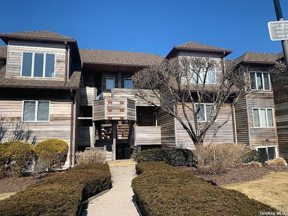 1st image of 214 Fox Hill Dr #214