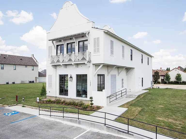 1007 Camellia Blvd #200 — Photo 3