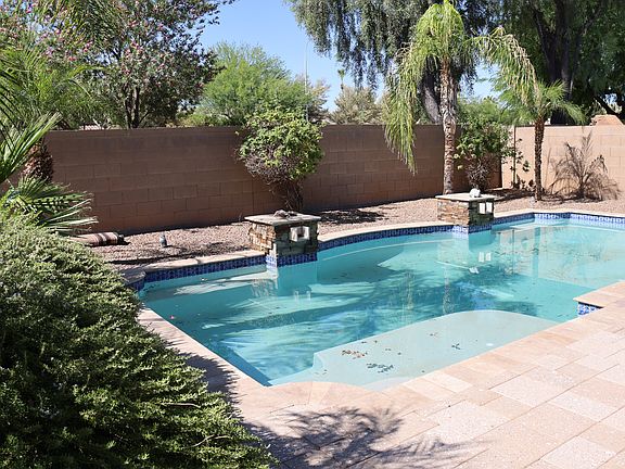 2nd image of 2405 W Wildhorse Dr