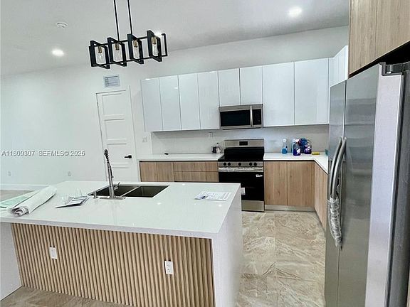 2nd image of 435 N Quebrada St