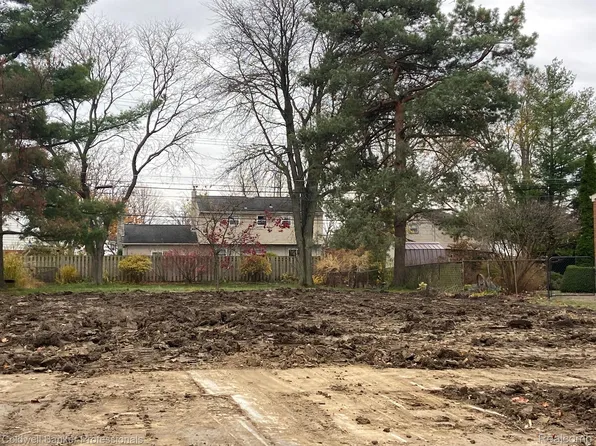 22924 Saint Joan St, Saint Clair Shores, MI 48080