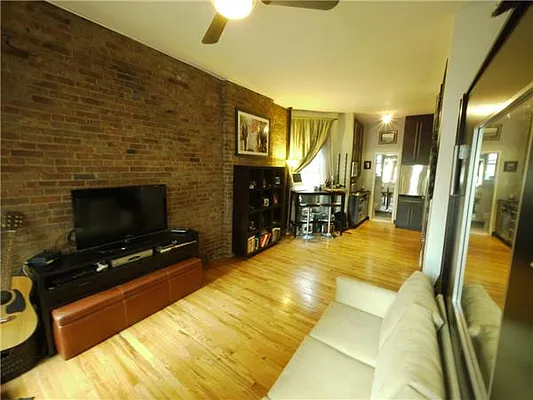 Rented by R New York | media 35