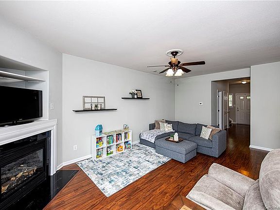 4th image of 6017 Blackheath Dr
