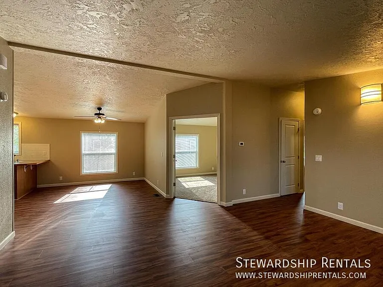 1313 Bramblewood Ln — Photo 10