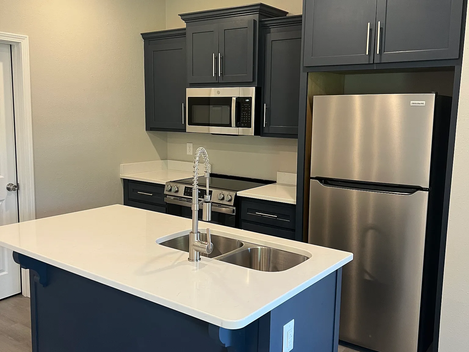 Studio, 500 sqft, $1,200 — Photo 3