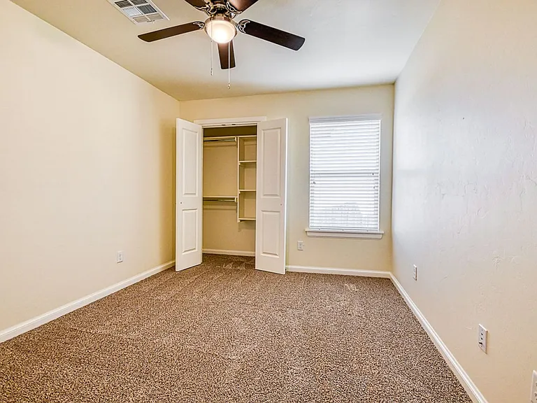 3100 Pebble Pond Dr — Photo 35