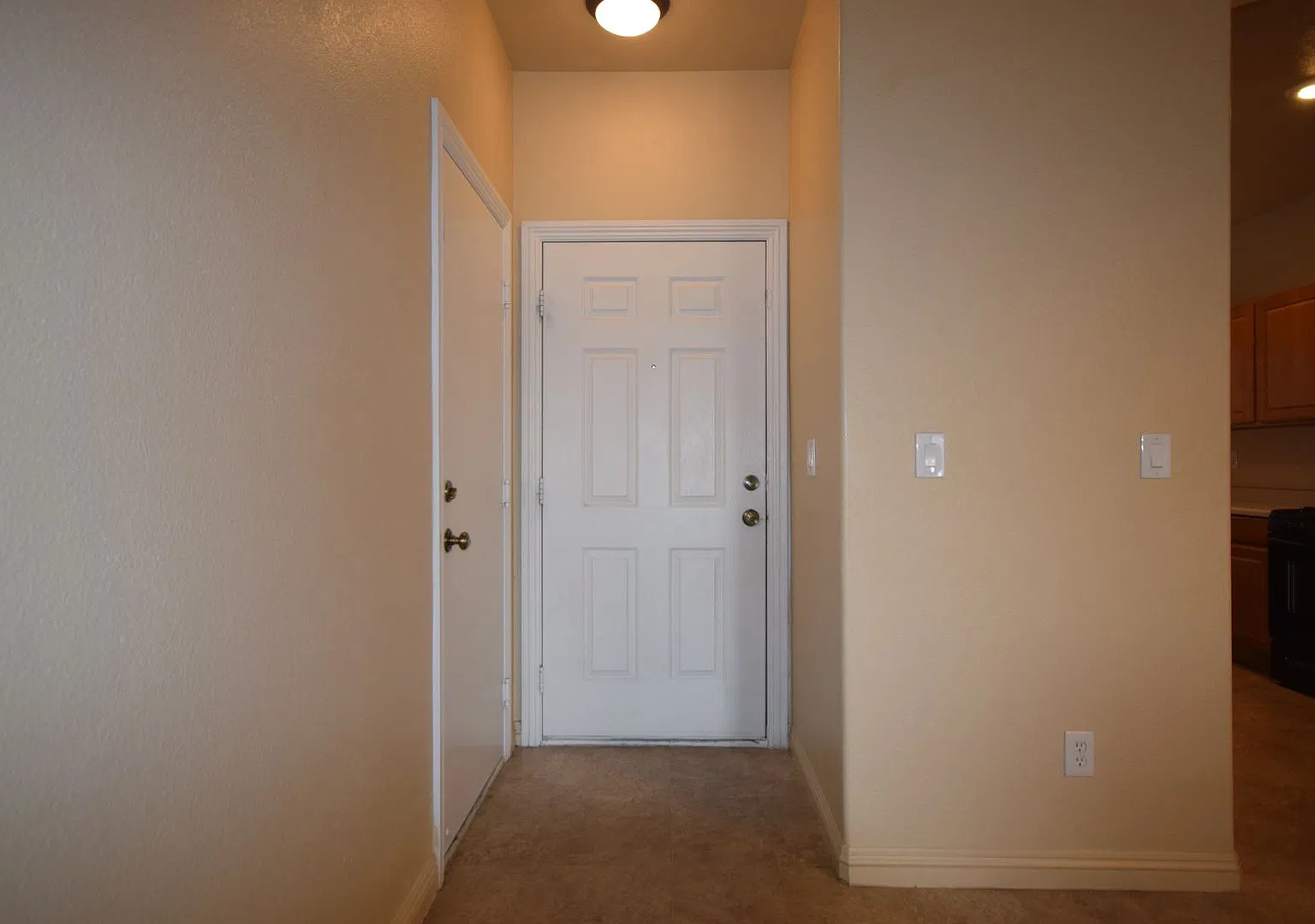 Incredible home with the Master bedroom on the first floor and junior suite upstairs in a gated c... — Photo 2