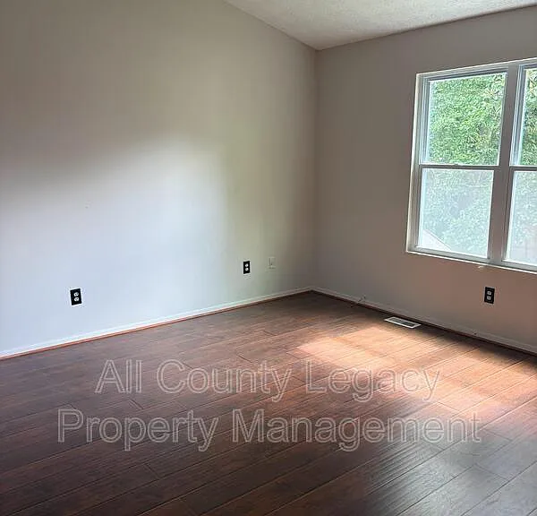 5774 Wells Cir — Photo 8