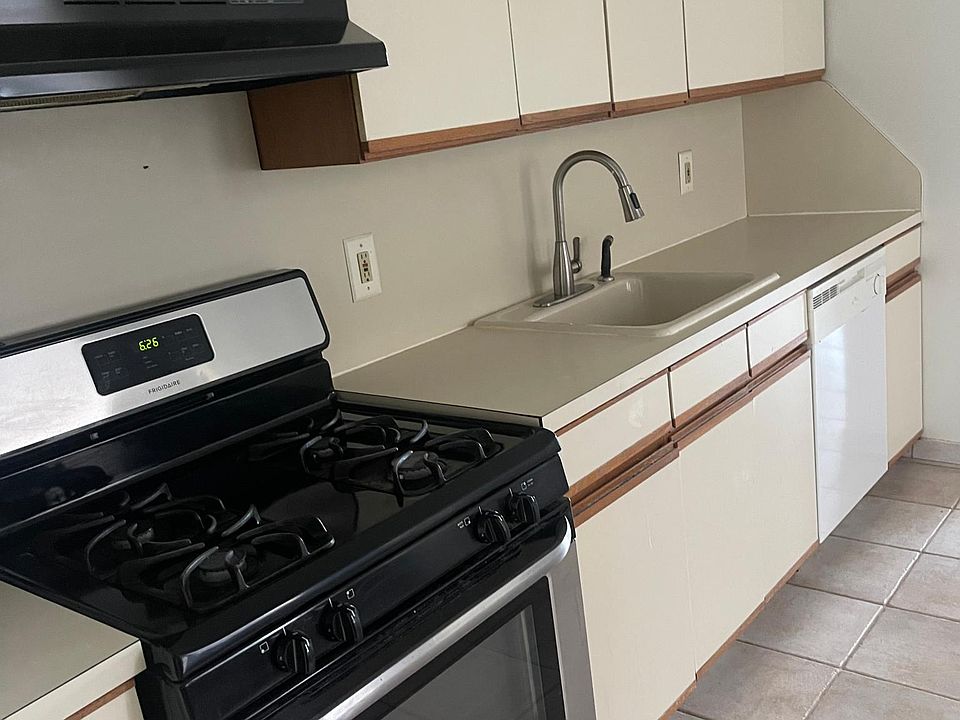 1st image of 104 Seminary Ave Floor 1