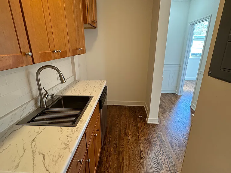 70 Lewis St #1R — Photo 5
