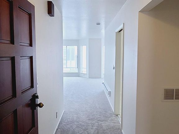 4th image of 527 41st Ave