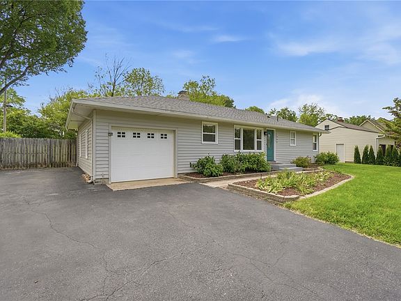 3rd image of 1966 Grange View Dr