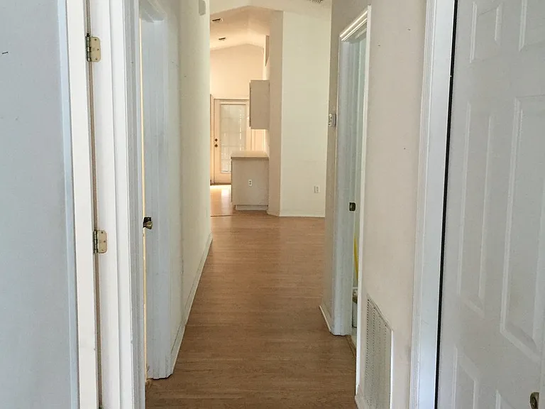2216 NE 39th Ave — Photo 4