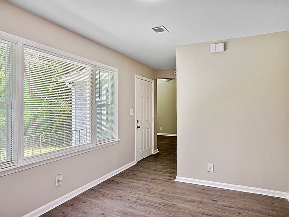 3rd image of 2421 Sara Dr NE