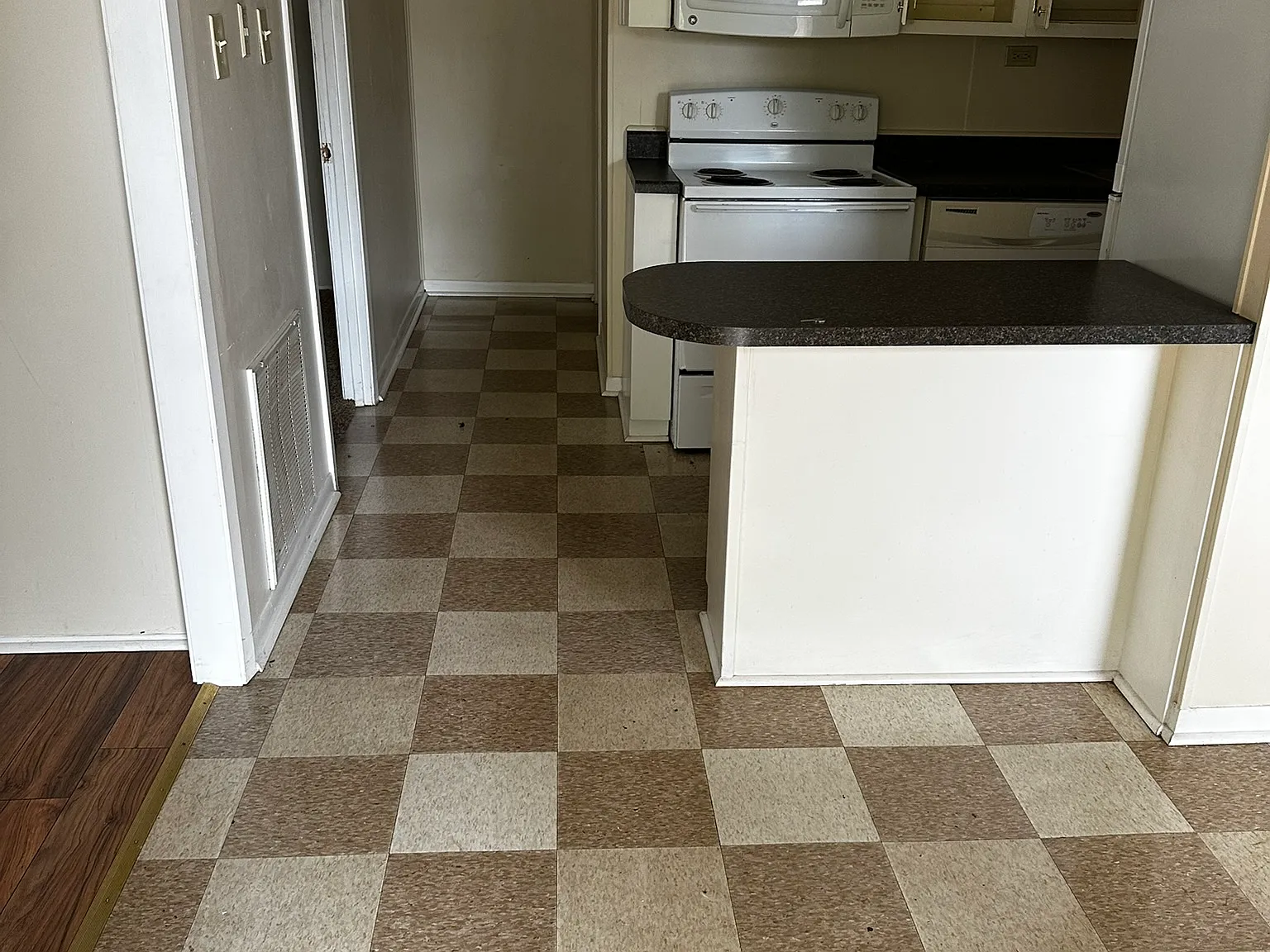 213 W California St — Photo 2