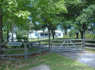 290 Riley Lake Dr, Hawthorne, FL 32640