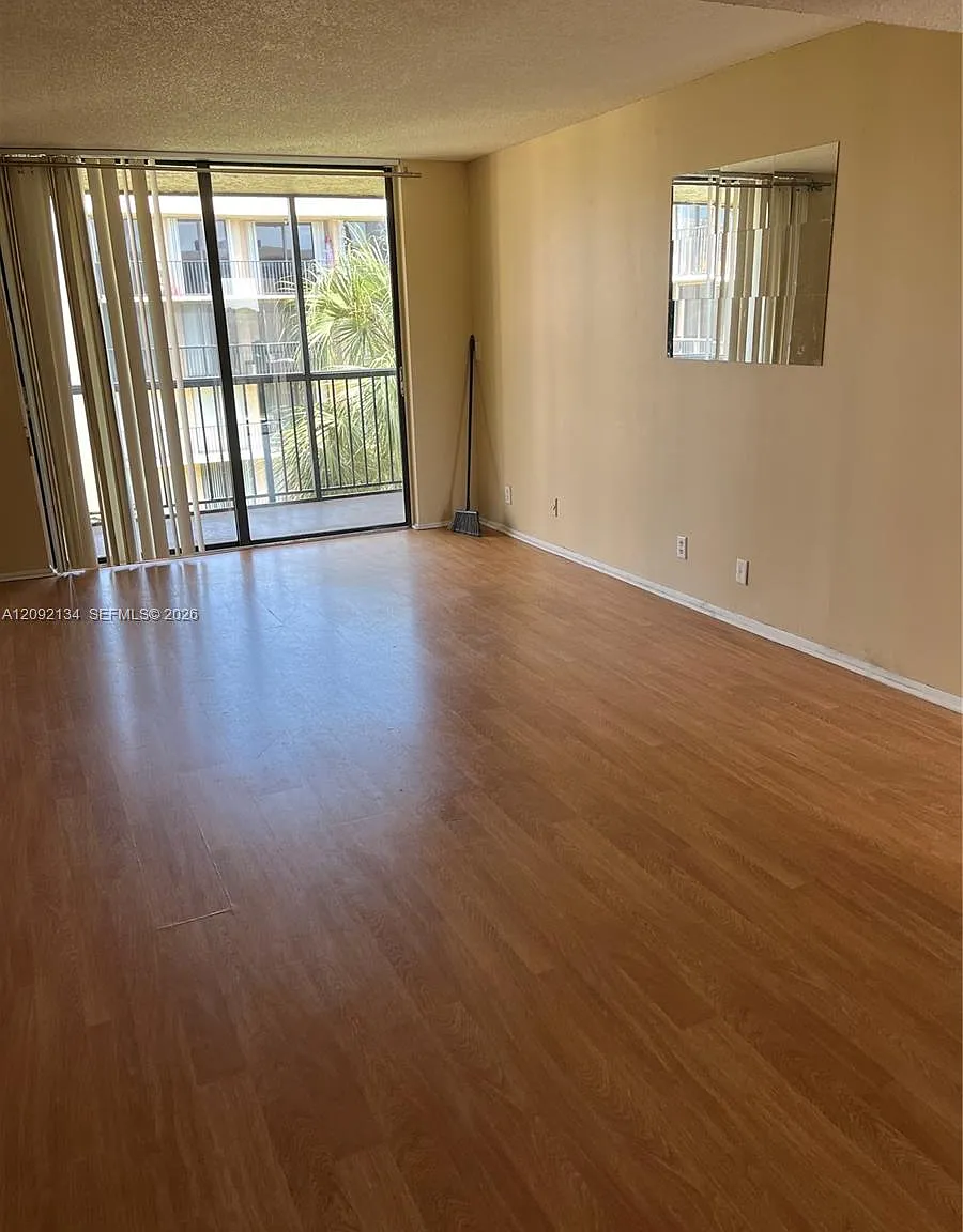 Blue Lake Apts Condo — Photo 4