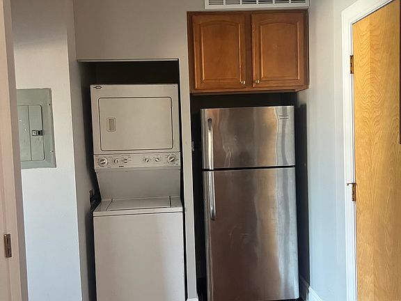5th image of 917 E 78th St APT 103W