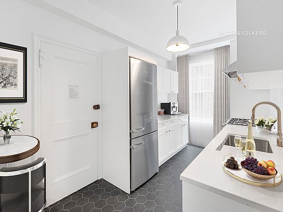 2nd image of 444 E 57th St APT 8D