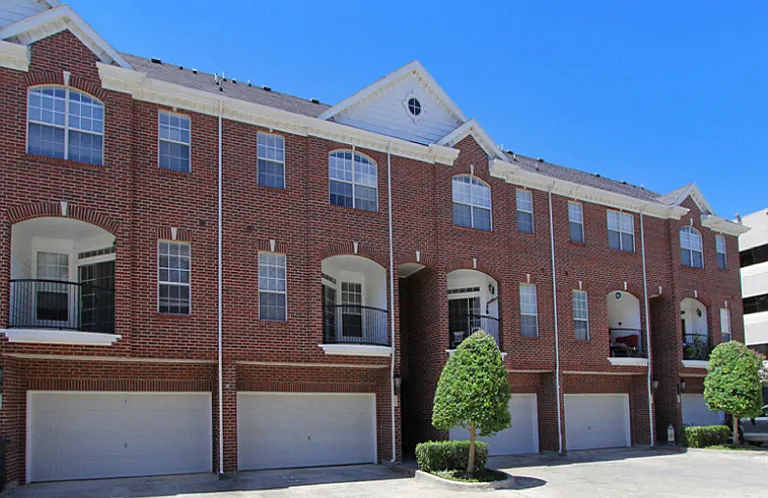 824 Bering Dr — Photo 11
