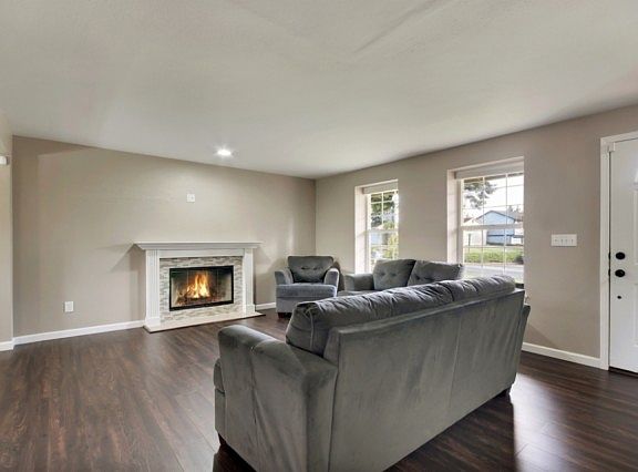 5th image of 14904 22nd Ave E