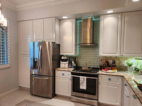 4th image of 3 Harbour Isle Drive E #206