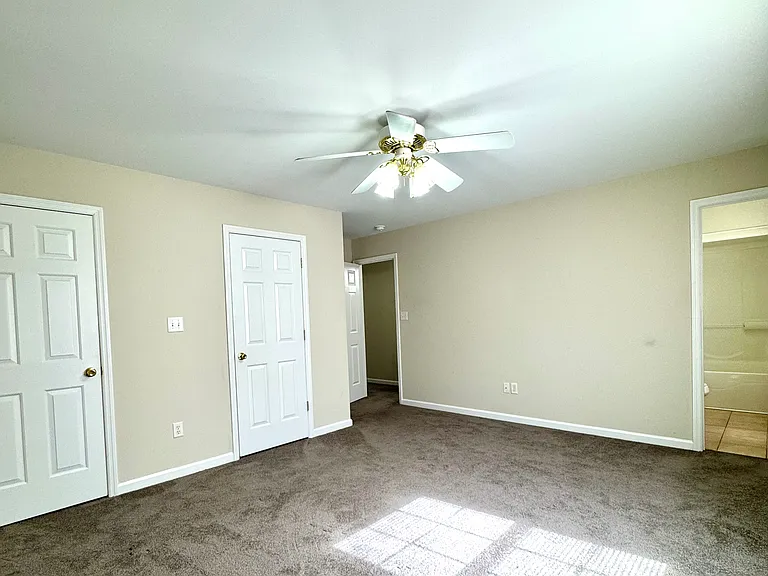 641 Hampton Way #B — Photo 26