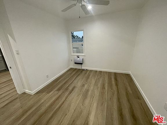 3rd image of 908 S Oak St