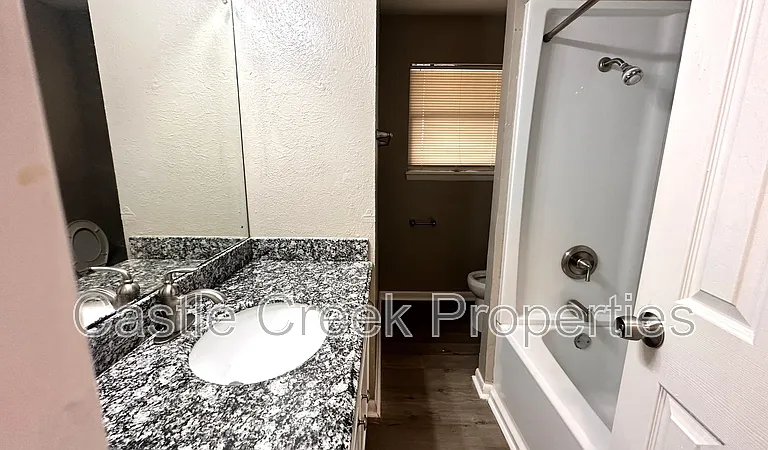 1803 Fox Ave — Photo 6
