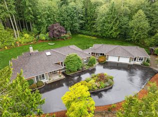 9550 Mary Sam Ln NE, Bainbridge Island, WA 98110