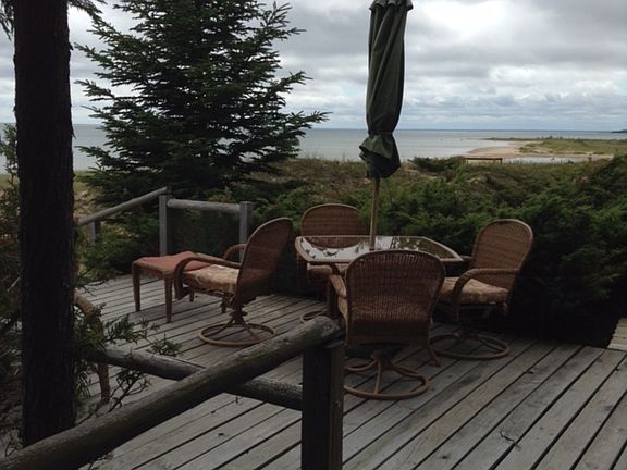 Main cabin deck & lake