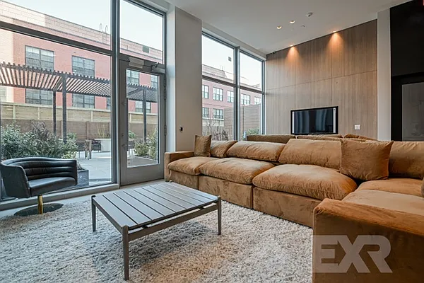 Rented by EXR | media 15