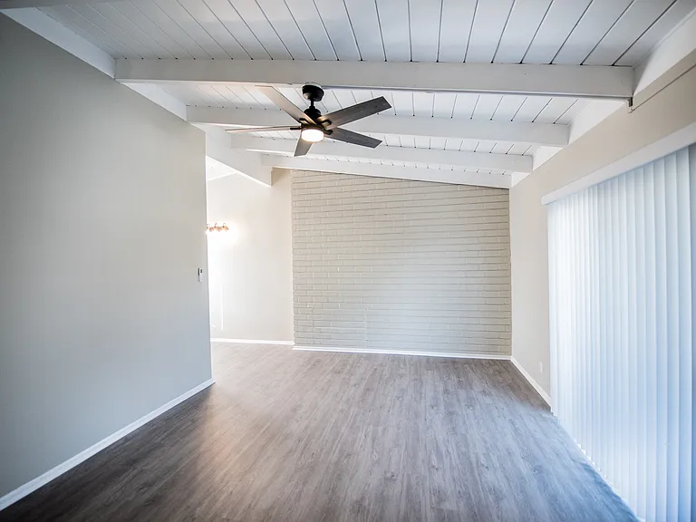 450 Live Oak — Photo 5