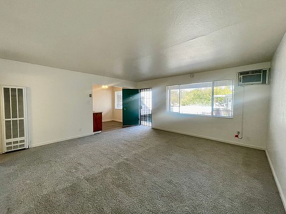 4th image of 1372 Creekside Dr APT 3