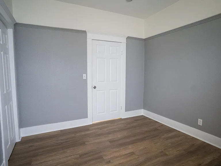 3855 S Budlong Ave — Photo 13