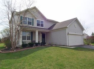 206 Thrush Cir, Lindenhurst, IL 60046