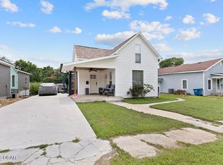 1004 Oak St, Carthage, MO 64836