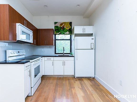 3rd image of 396 Cornelia St #3L