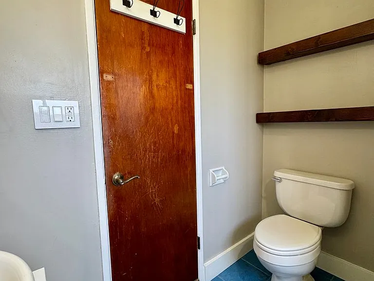 6279 Dixie Dr — Photo 24