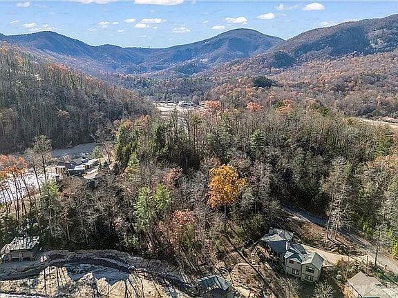 5th image of 151 Firefly Point