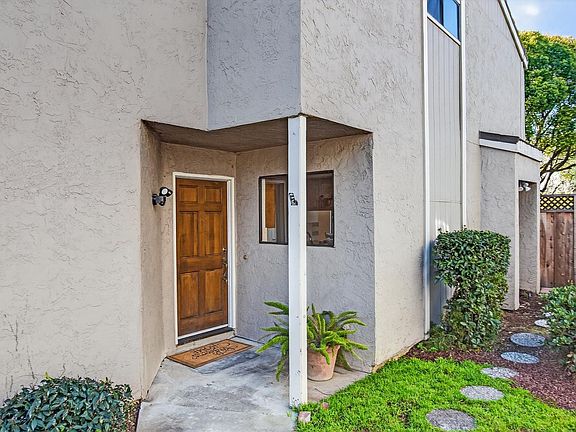 2nd image of 1033 Villa Maria Ct