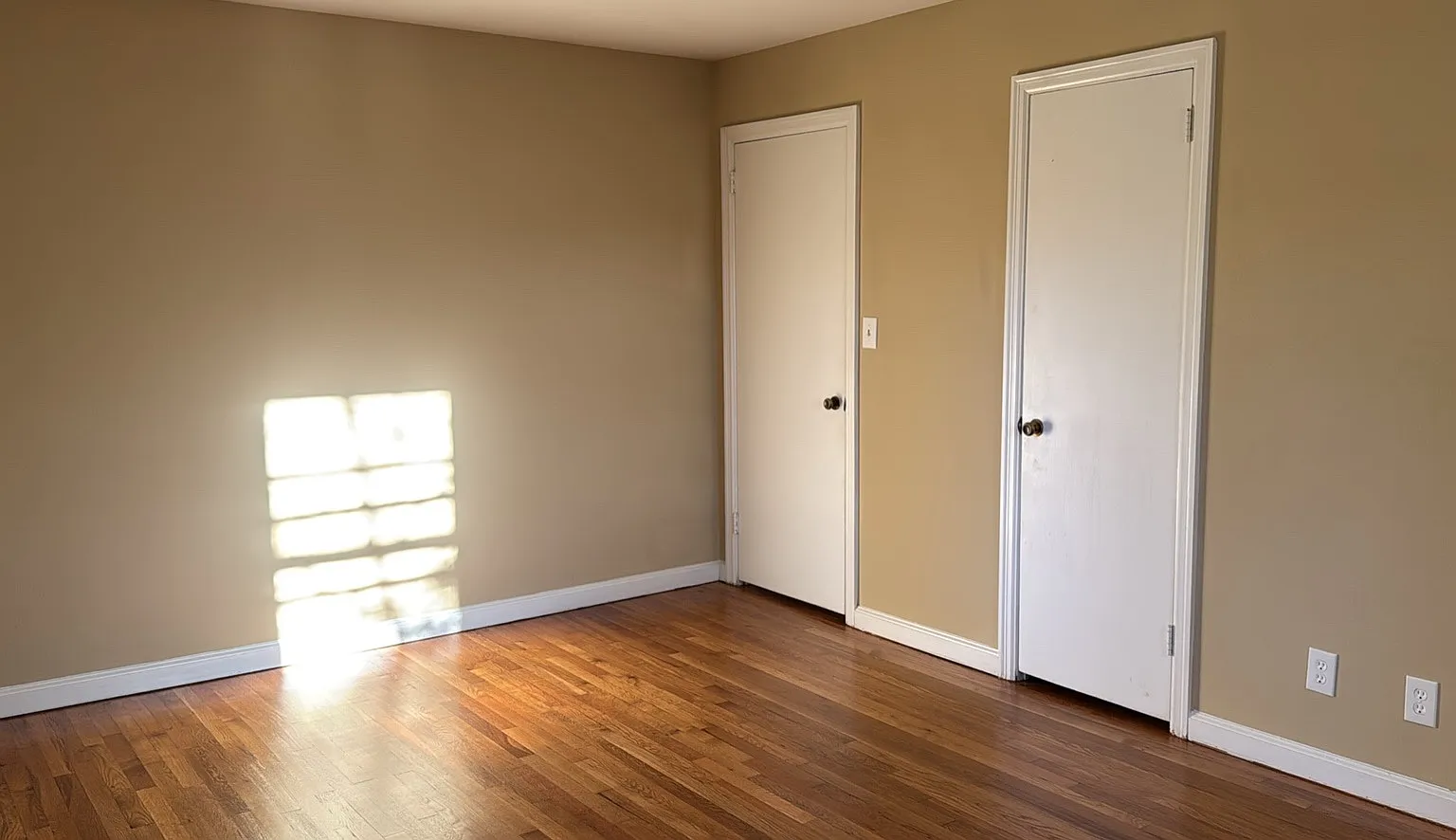 899 Parkway Dr SE — Photo 4