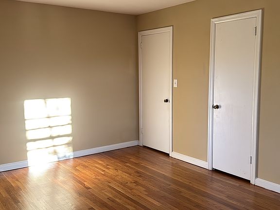 4th image of 899 Parkway Dr SE