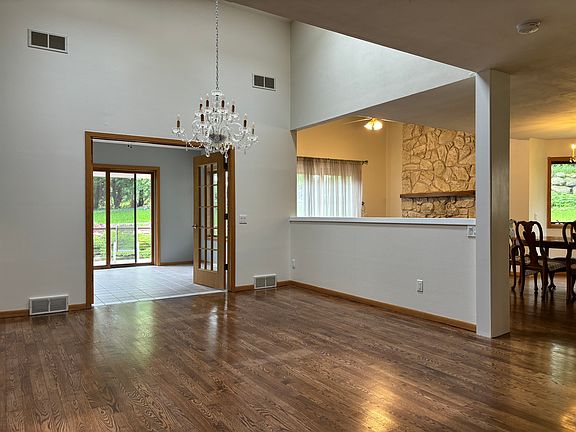 4th image of 3705 Spring Hill Ct