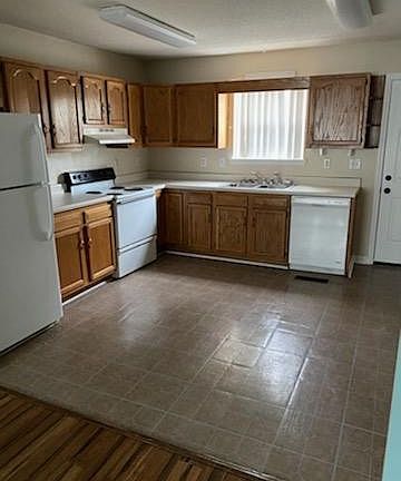 2nd image of 31293131 Willow Springs Dr NE