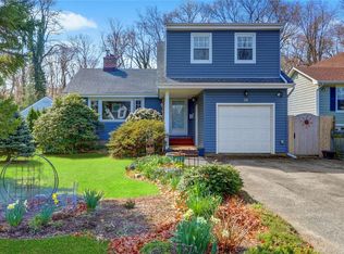 24 Cedar Dr, Huntington, NY 11743