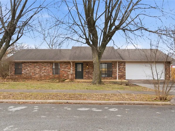 702 Forest View Dr, Prairie Grove, AR 72753