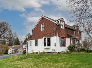 1712 Blossom Rd, Rochester, NY 14610