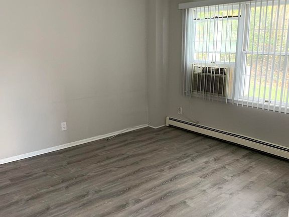 2nd image of 105 Swinnerton St