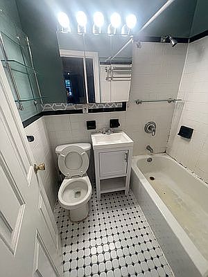 2nd image of 426 E 85th St APT 3B